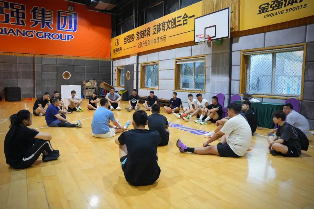 刻苦训练篮球时如何避免受伤的建议_1